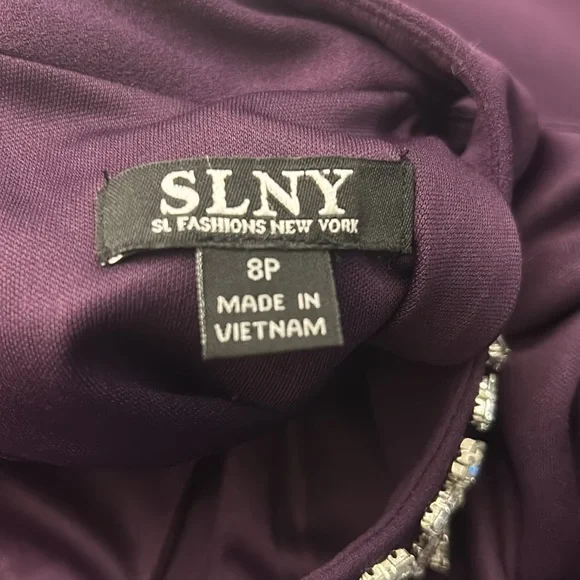 Women's Long Crepe Dress with Embellished Halter Neckline Size 8P - Picture 9 of 9